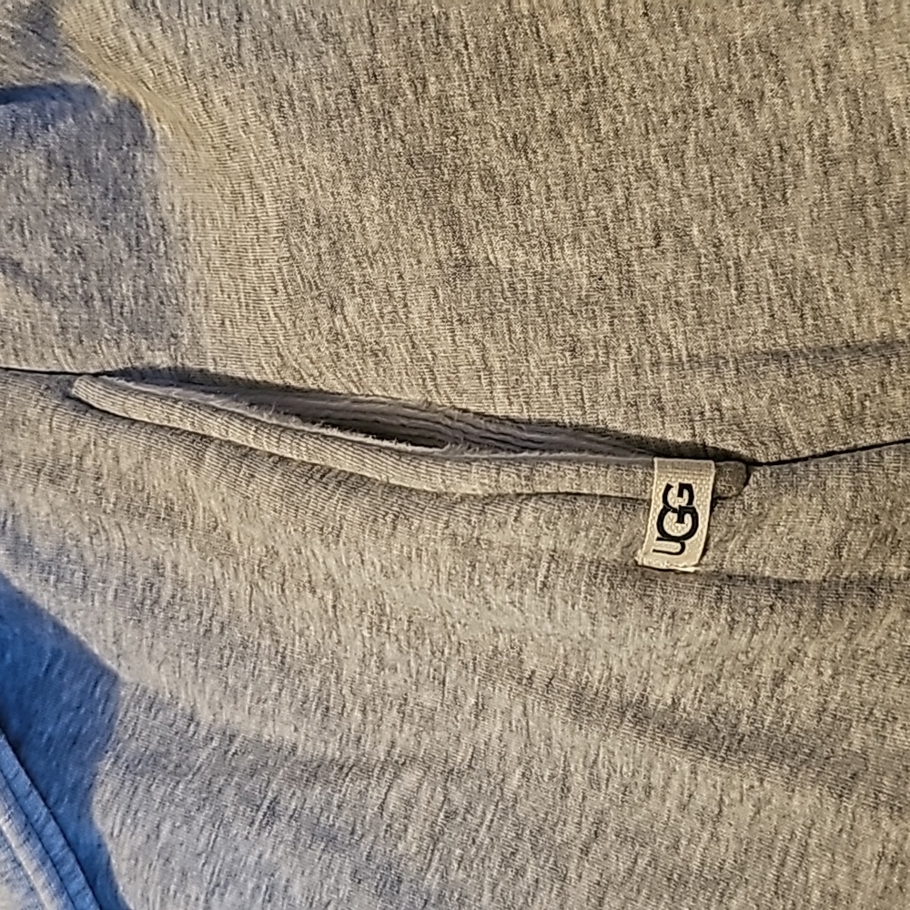 NWT women's UGG ROBE.Size L,light grey color - Picture 10 of 12